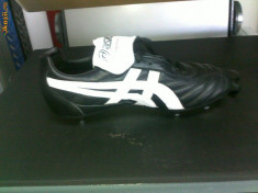 GHETE FOTBAL ASICS foto