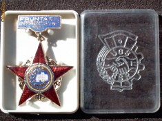 INSIGNA FRUNTAS IN INTRECEREA SOCIALISTA 1971 foto
