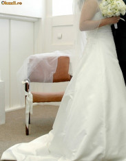 rochie de mireasa eleganta cu trena - cumparata in USA, marimea 44 foto
