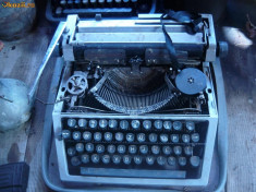 Masina de scris DDR foto