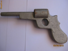 PISTOL DE COLECTIE DIN LEMN FABRICAT IN ANII 60 foto