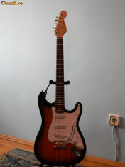 Chitara electrica model Stratocaster ( + amplificator , cablu , husa si 2 pene ) foto