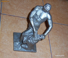 STATUETA VECHE foto