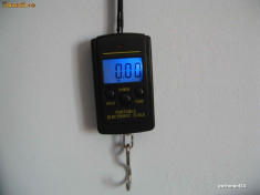 Cantar Electronic Portabil Foarte Mic cu Iluminare ( Lumina ) , Suporta maxim 40kg Pentru Pescuit / Vanatoare foto