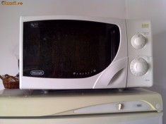 Cuptor cu microunde DeLonghi - 800W foto