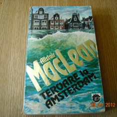 TEROARE LA AMSTERDAM- ALISTAIR MACLEAN