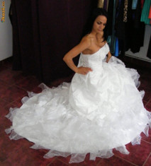 Rochie MIREASA noua. Import SUA. Marime XS pana la L, are corset. Deosebita. pret de OKAZII. 10 modele deosebite. foto