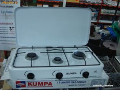 ARAGAZ CU TREI OCHURI MARCA KUMPA,ARAGAZ VOIAJ,BUTLEIE VOIAJ,PLITA PE GAZ,MINI ARAGAZ,CUPTOR,FURTUN BUTELIE,RACORD GAZ,CEAS BUTELIE,REGULATOR GAZ. foto