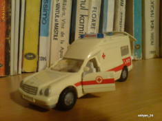 Macheta Mercedes-Benz Ambulanta - Siku 1:55 / F53 foto