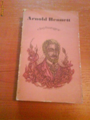 1165 Arnold Bennet-Clay Hanger foto