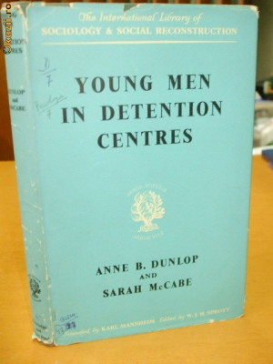 Anne Dunlop and Sarah McCabe, Young men in detention centres, London 1965, 063 foto