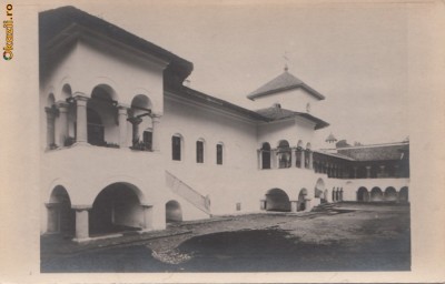 B11402 Manastirea Horezu Vedere spre Staretie foto