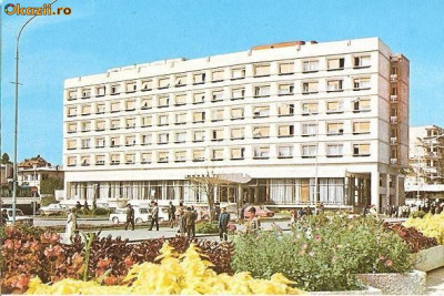 CP196-37 Pitesti -Hotel Muntenia (fara turn)(jud.Arges) -carte postala, necirculata -starea care se vede foto