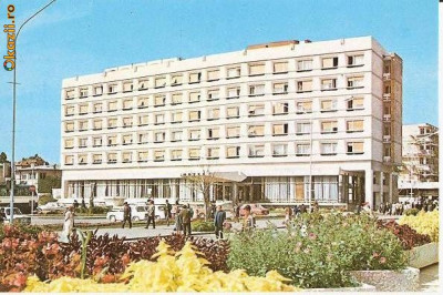 CP198-59 Pitesti-Hotelul Muntenia(fara turn) -carte postala, necirculata -starea care se vede foto