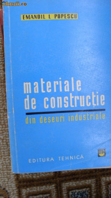 MATERIALE DE CONSTRUCTIE DIN DESEURI INDUSTRIALE foto