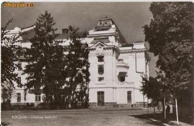 CP202-81 Focsani -Cladirea teatrului -RPR -carte postala, circulata 1961 -starea care se vede foto