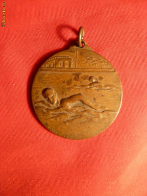 Medalie cu toarta -Camp.Judetene RPR 1950 - INOT , d= 3,7 cm , Bronz , Semnata foto