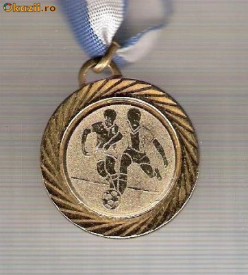 CIA 289 Medalie FOTBAL -1999 -cu panglica de pus la gat(alb cu albastru) -Grecia -dimensiuni circa 35X40 milimetri -starea care se vede foto