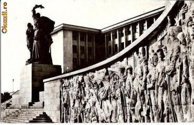 CP 210-88 Bucuresti -Monumentul Eroilor Patriei -circulata 1970 -starea care se vede foto