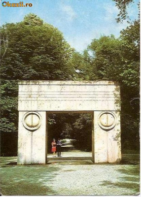 CP 212-68 Targu Jiu: Poarta Sarutului -marca fixa - circulata 1979 -starea care se vede foto