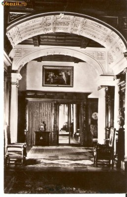 R-9852 Romania, RPR, Sinaia, Muzeul Peles, Sala coloanelor, circulata foto