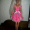 Barbie cu rochita roz cu fundita