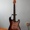 Chitara electrica model Stratocaster ( + amplificator , cablu , husa si 2 pene )
