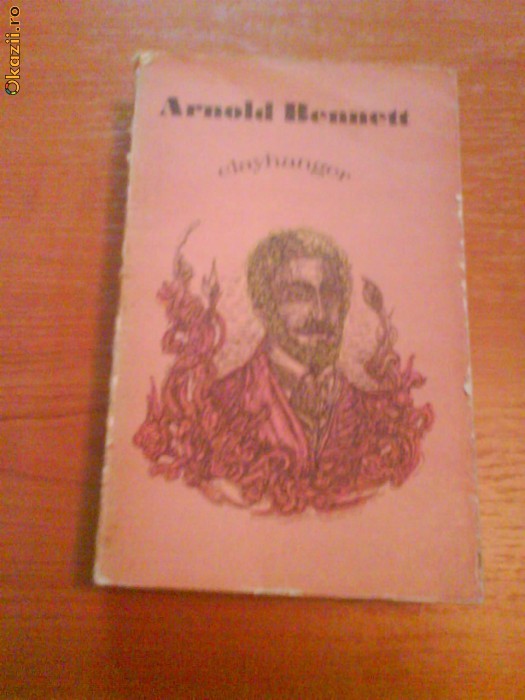 1165 Arnold Bennet-Clay Hanger 1165 Arnold Bennet-Clay Hanger