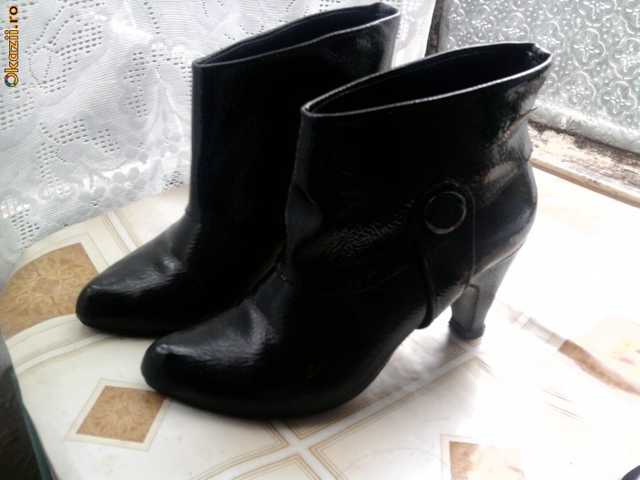BOTINE FOARTE FRUMOASE FRT IEFTINE LA UN PRET PROMOTIONAL!!! foto mare BOTINE FOARTE FRUMOASE FRT IEFTINE LA UN PRET PROMOTIONAL!!! foto mare