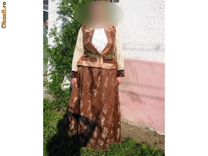 Costum popular de femeie din Schei-Brasov foto mare Costum popular de femeie din Schei-Brasov foto mare