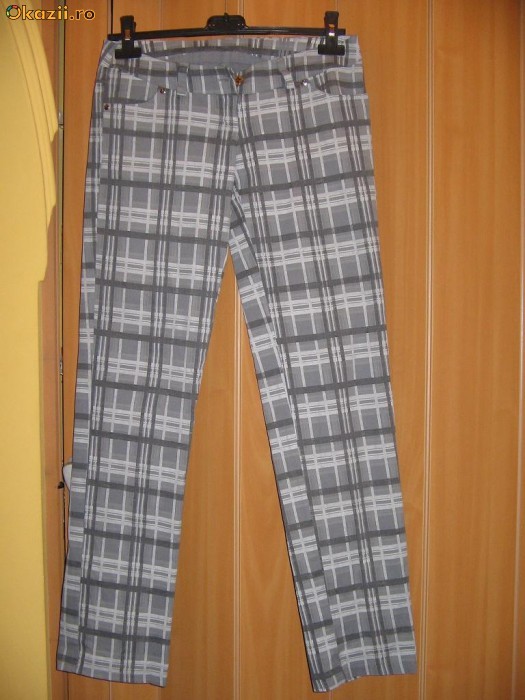 Pantaloni cu patratele