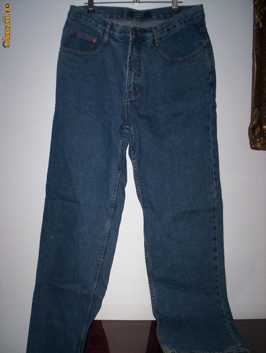 Pantaloni blugi Pantaloni blugi