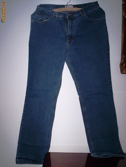 Pantaloni blugi Pantaloni blugi