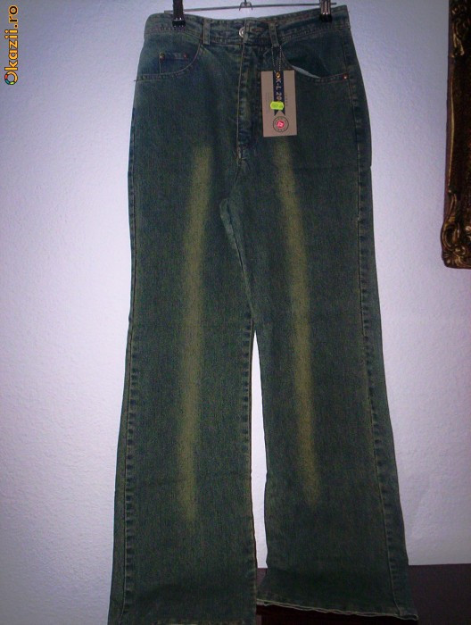 Pantaloni blugi Pantaloni blugi