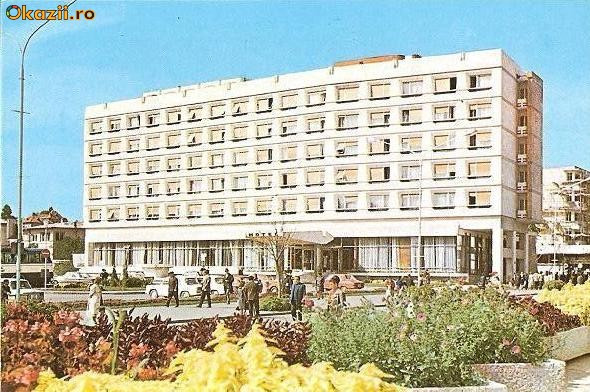 CP196-99 Pitesti -Hotel Muntenia (fara turn) -carte postala, necirculata -starea care se vede