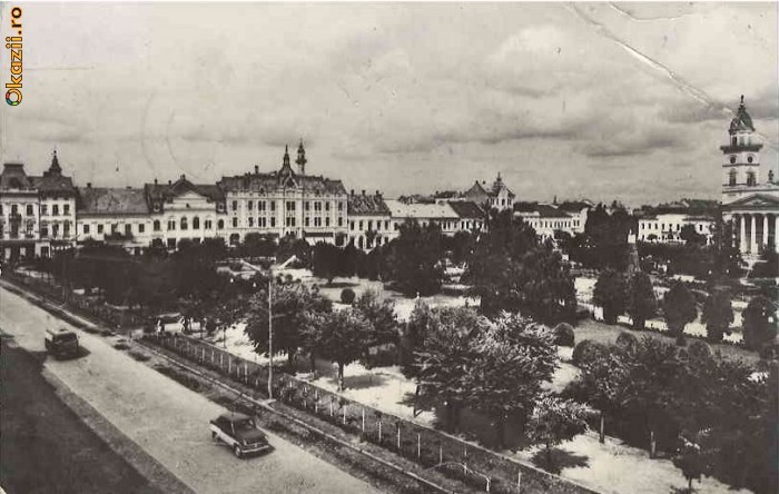 YR9781 RPR satu mare piata libertatii primarie biserica masina de epoca