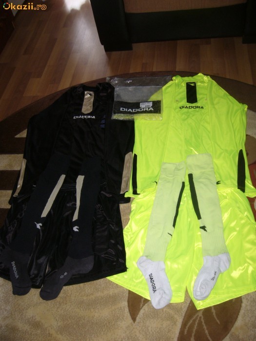 vand echipament arbitru diadora negru si verde .pret negociabil foto mare vand echipament arbitru diadora negru si verde .pret negociabil foto mare