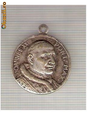 CIA 284 Medalie papala -JOANNES XXIII PONT. MAX. -ROMA -dimensiuni circa 25X29 milimetri -starea care se vede