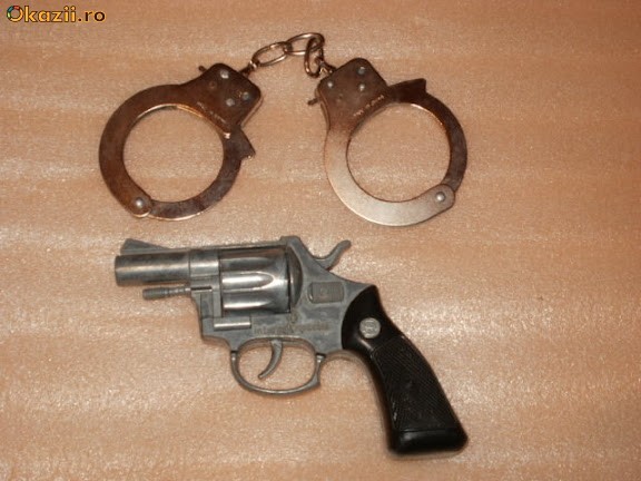 jucarii jucarie pistol din metal cu catuse de jucarie foto mare jucarii jucarie pistol din metal cu catuse de jucarie foto mare
