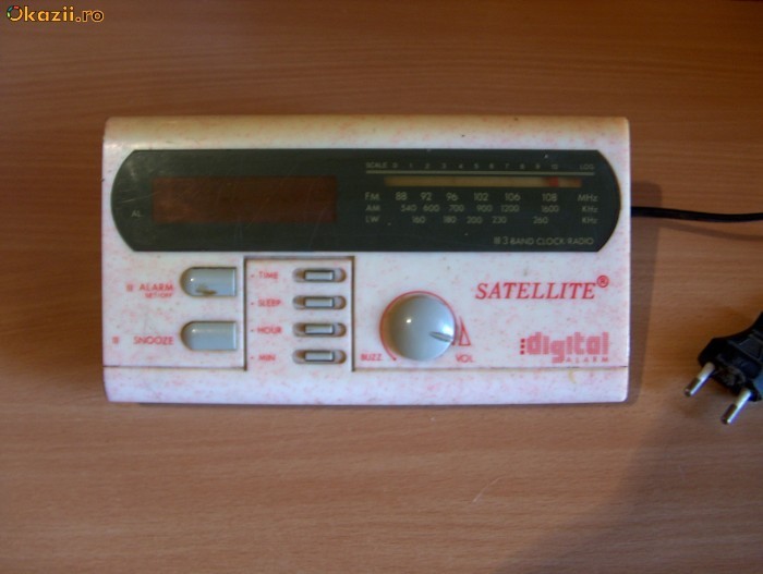 VAND RADIO CU CEAS SI ALARMA DIGITAL ,,SATELLITE,, foto mare VAND RADIO CU CEAS SI ALARMA DIGITAL ,,SATELLITE,, foto mare