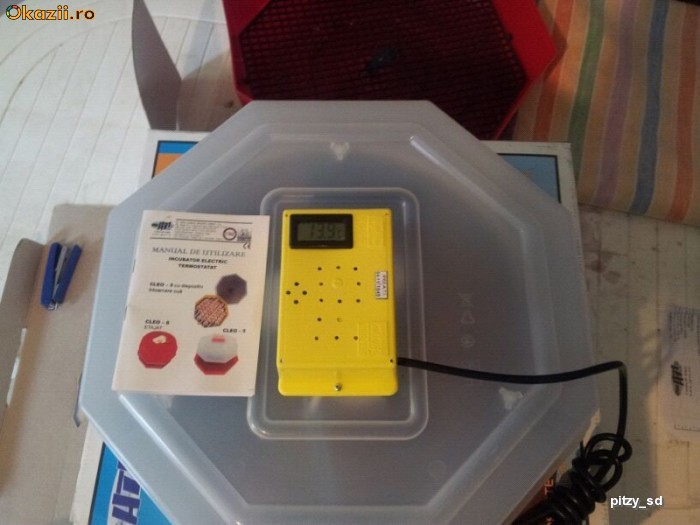 INCUINCUBATOR CLEO CU TERMOMETRU PENTRU PUI DE PREPELITA SI GAINA foto mare INCUINCUBATOR CLEO CU TERMOMETRU PENTRU PUI DE PREPELITA SI GAINA foto mare