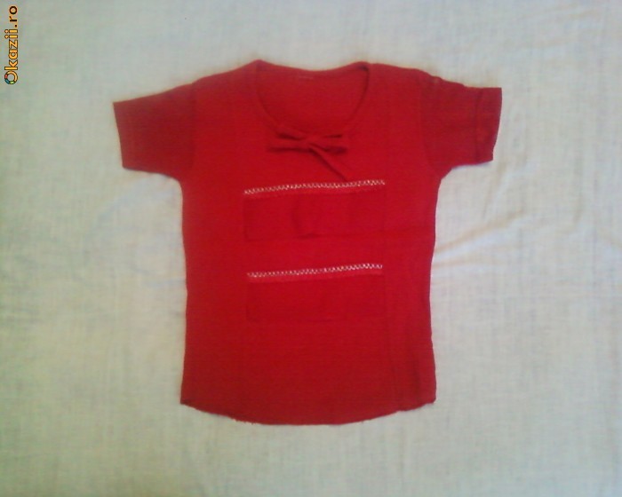 Bluza rosie panza topita foto mare Bluza rosie panza topita foto mare