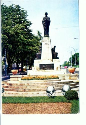 CP72-17-Iasi-Statuia lui M.Eminescu (circulata 1974) foto