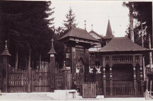 Baile Sovata-porti de lemn sculptate,1935 Baile Sovata-porti de lemn sculptate,1935