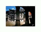 CP130-37 Cour d`honneur du chateau L`aile -Blois -necirculata