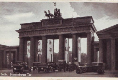 Berlin Poarta Bandenburg,masini de epoca foto