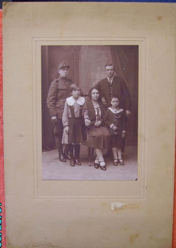 Foto pe carton , Familie , militar , Galati , interbelica