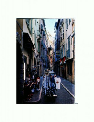 CP130-69 Pricipaute de Monaco -La Rue Basse - circulata1986 foto