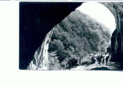 CP73-17- Muntii Apuseni -Intrarea in pestera Meziad -RPR(1964) foto