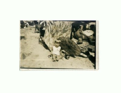 F FOTO-48 -Lorica , un an si 42 zile, pe plaja Constanta , 1930 foto